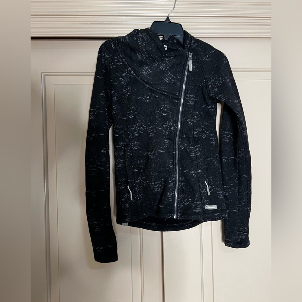 Bench jacket women’s size M only wore to try on perfect condition